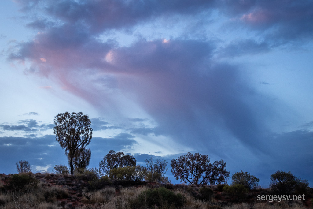 Rain's a-comin'.