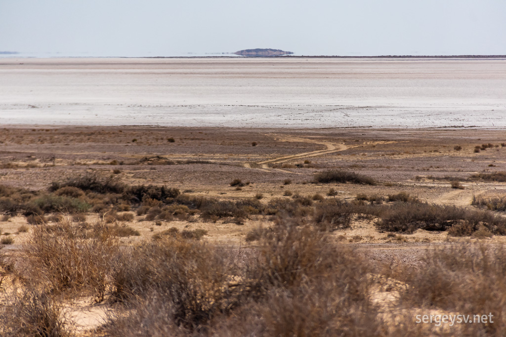 Lake Eyre from another lookout.
