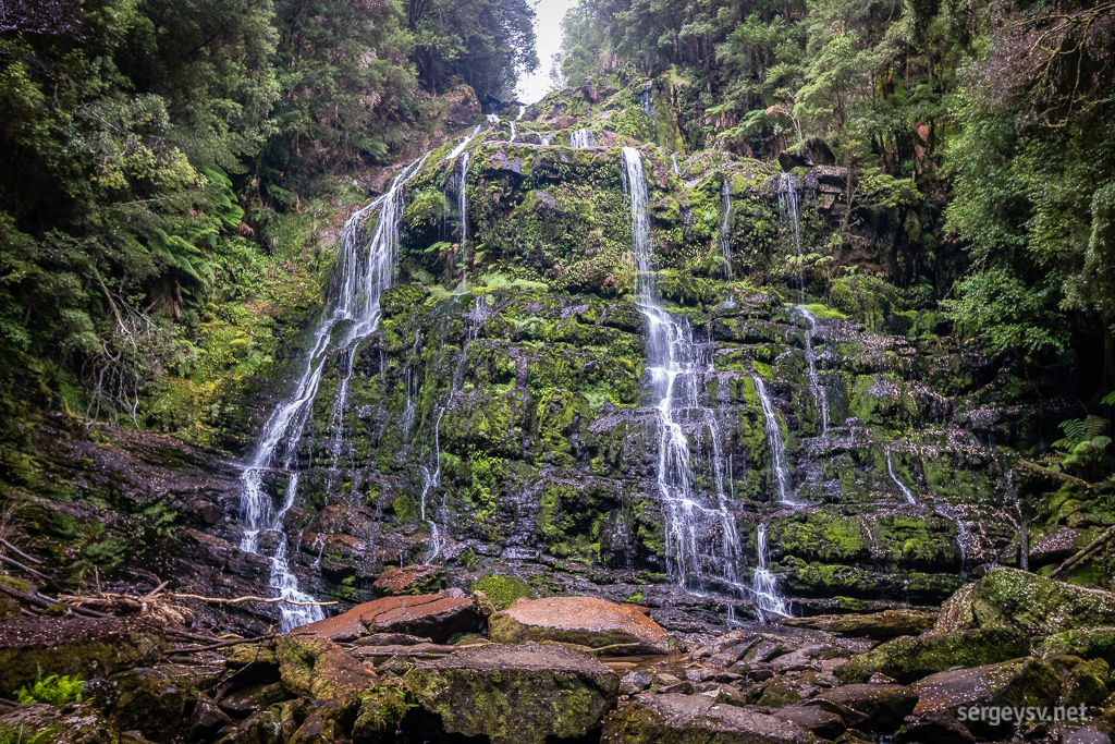 The waterfall itself.