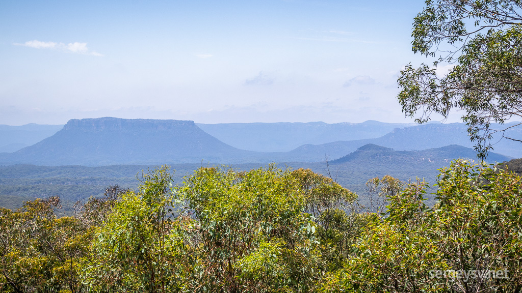 Approaching the Blue Mountains.